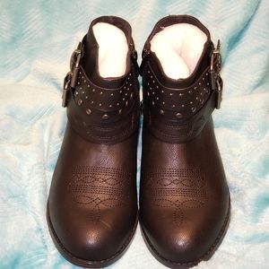 BLACK STRAPPY ANKLE BOOTIES